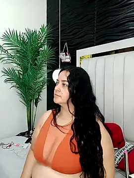 Snapshot of lucia_vonne_ chatting on January 11, 1:01 pm lucia vonne online show from January 11, 1:01 pm