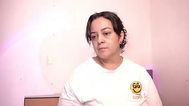 Snapshot of lucia_vonne_ chatting on June 3, 12:24 am lucia vonne online show from June 3, 12:24 am
