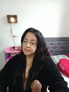 Snapshot of lucia_vonne_ chatting on June 6, 9:19 pm lucia vonne online show from June 6, 9:19 pm