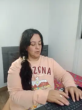 Snapshot of lucia_vonne_ chatting on June 11, 1:05 am lucia vonne online show from June 11, 1:05 am