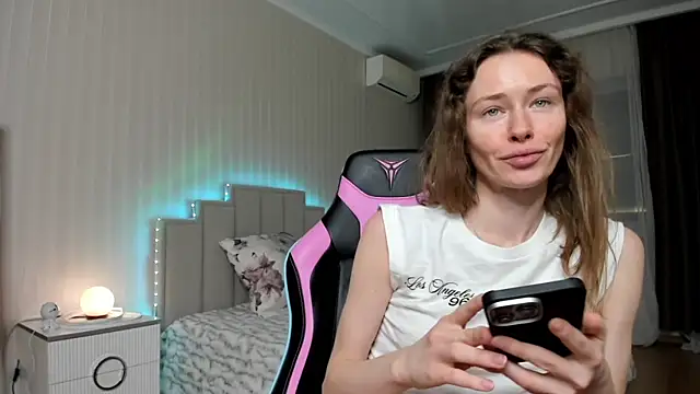 ooksiiii online show from April 5, 6:05 pm