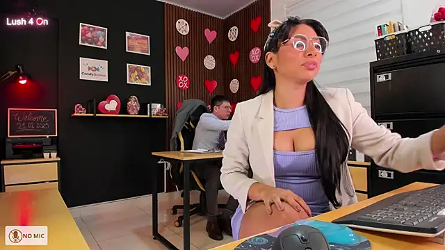 Snapshot of Office_Naughty_Girl chatting on February 21, 10:15 pm Office Naughty Girl online show from February 21, 10:15 pm