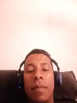 Snapshot of jhonjhon2131 chatting on May 9, 6:57 pm jhonjhon2131 online show from May 9, 6:57 pm