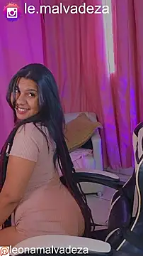 Snapshot of leonasafira chatting on July 3, 11:27 am leonasafira online show from July 3, 11:27 am
