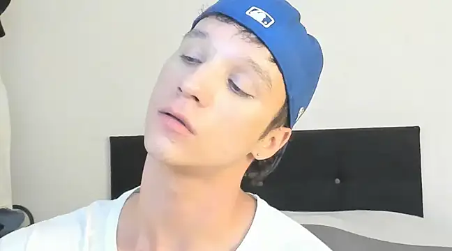 Snapshot of angelcortes chatting on December 5, 1:25 am angelcortes online show from December 5, 1:25 am