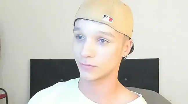 Snapshot of angelcortes chatting on December 18, 10:46 pm angelcortes online show from December 18, 10:46 pm