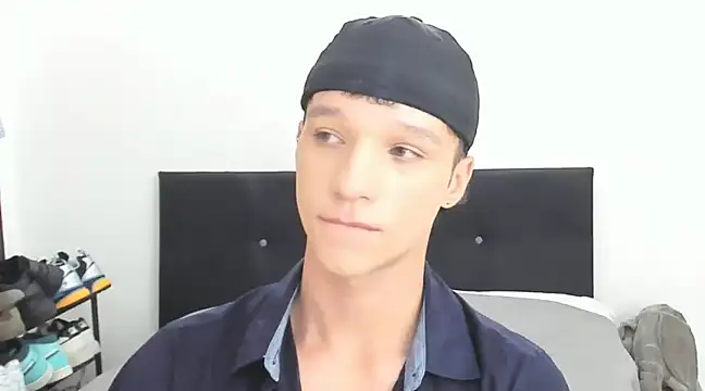 Snapshot of angelcortes chatting on January 6, 12:02 pm angelcortes online show from January 6, 12:02 pm