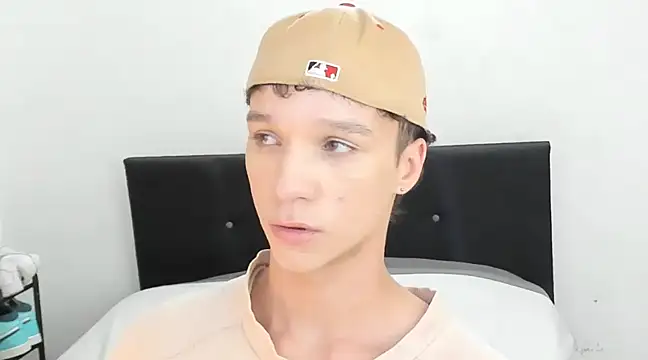 Snapshot of angelcortes chatting on January 10, 7:43 pm angelcortes online show from January 10, 7:43 pm