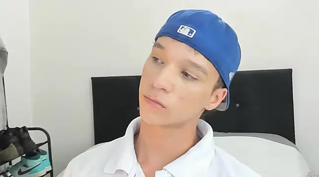 Snapshot of angelcortes chatting on January 10, 10:46 pm angelcortes online show from January 10, 10:46 pm