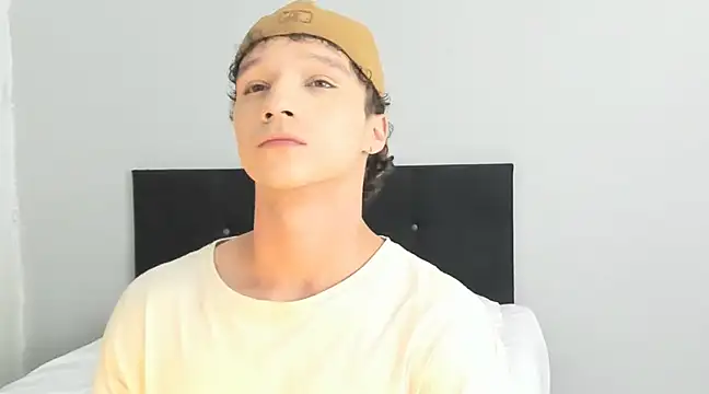 Snapshot of angelcortes chatting on February 25, 4:57 am angelcortes online show from February 25, 4:57 am