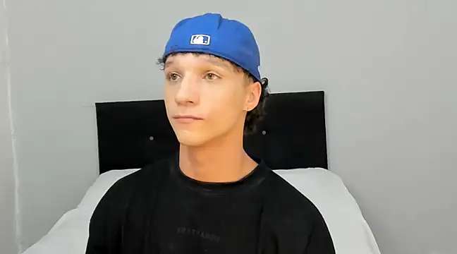 Snapshot of angelcortes chatting on March 15, 1:30 am angelcortes online show from March 15, 1:30 am