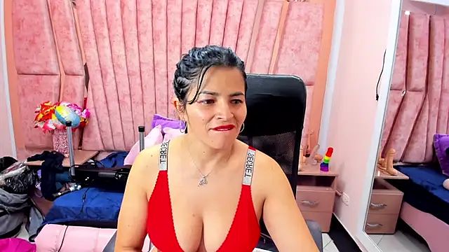 Snapshot of HornySkinny26 chatting on May 2, 6:29 am HornySkinny26 online show from May 2, 6:29 am