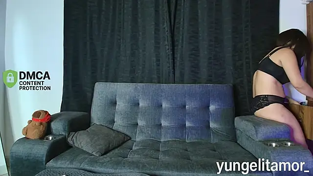 yungelitamor  online show from October 9, 5:05 am