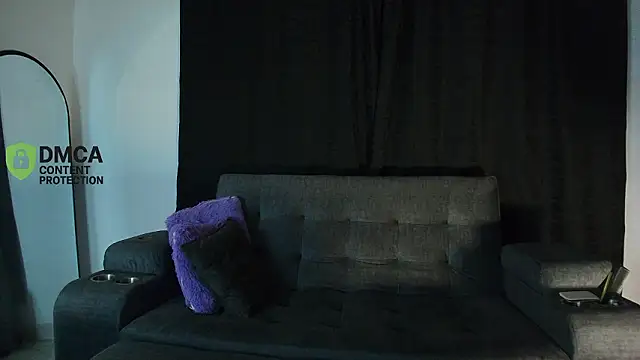 yungelitamor  online show from March 18, 5:21 am