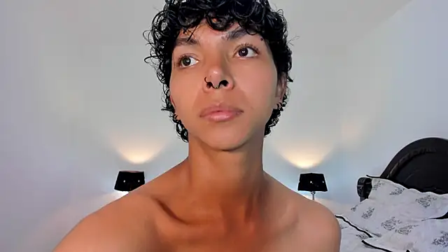 xhenisa  online show from January 17, 8:44 pm