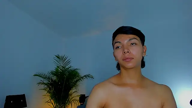 xhenisa  online show from September 29, 8:02 pm