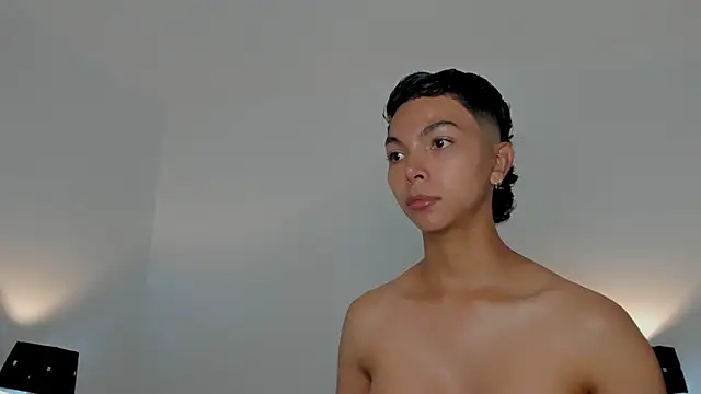 xhenisa  online show from January 8, 8:33 pm