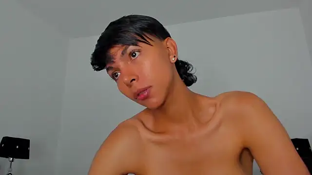 Snapshot of xhenisa_ chatting on May 12, 4:48 pm xhenisa online show from May 12, 4:48 pm