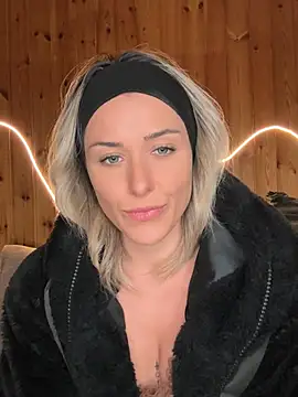 petrouchkaaa  online show from February 20, 9:04 pm