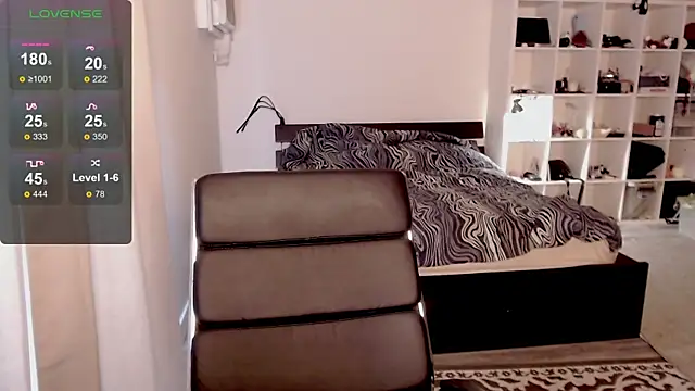 olivia jeas online show from March 17, 8:40 pm