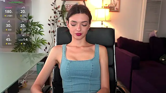 Snapshot of olivia_jeas chatting on June 27, 9:20 pm olivia jeas online show from June 27, 9:20 pm
