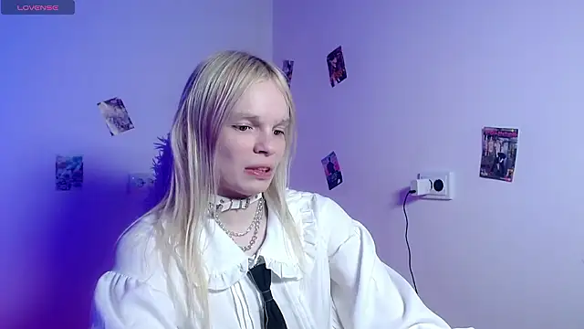 Snapshot of Emily_Nyaffee chatting on March 12, 8:31 am Emily Nyaffee online show from March 12, 8:31 am