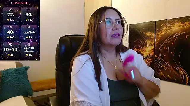 amalia brunette online show from March 4, 11:00 pm