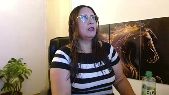 amalia brunette online show from April 17, 9:40 pm