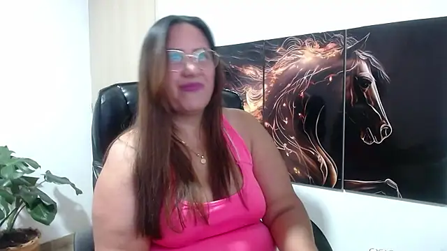 Snapshot of amalia_brunette chatting on June 18, 11:31 pm amalia brunette online show from June 18, 11:31 pm