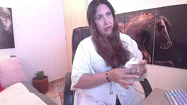 Snapshot of amalia_brunette chatting on July 23, 8:18 pm amalia brunette online show from July 23, 8:18 pm
