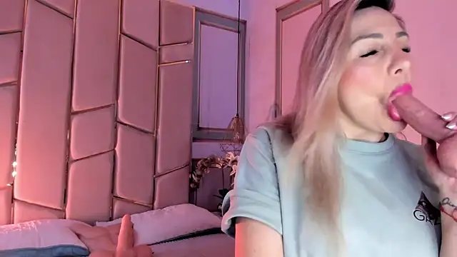 Snapshot of angel_vibes_ chatting on April 29, 4:11 pm angel vibes online show from April 29, 4:11 pm