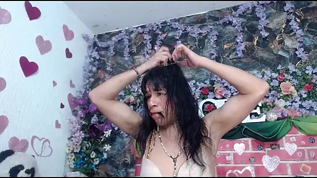 Snapshot of DesireDirtyTS__ chatting on April 18, 10:32 pm DesireDirtyTS online show from April 18, 10:32 pm