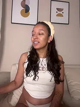 Snapshot of DianaHopson chatting on April 28, 11:26 am DianaHopson online show from April 28, 11:26 am