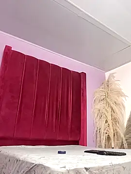 Snapshot of Shanelle__ chatting on February 14, 12:46 pm Shanelle online show from February 14, 12:46 pm