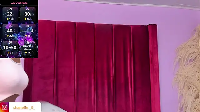 Snapshot of Shanelle__ chatting on February 15, 4:31 am Shanelle online show from February 15, 4:31 am