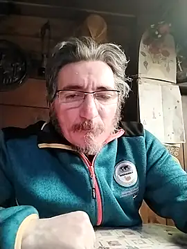 Snapshot of Chris8149 chatting on February 18, 9:10 am Chris8149 online show from February 18, 9:10 am