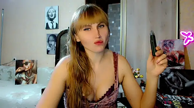 Snapshot of EveLove33 chatting on December 1, 4:40 pm EveLove33 online show from December 1, 4:40 pm