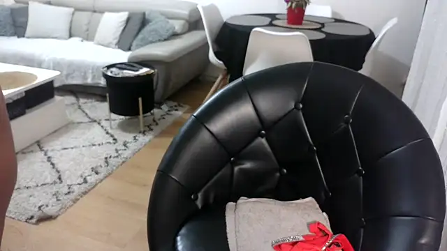 Snapshot of sarametisse26 chatting on January 28, 7:11 am sarametisse26 online show from January 28, 7:11 am