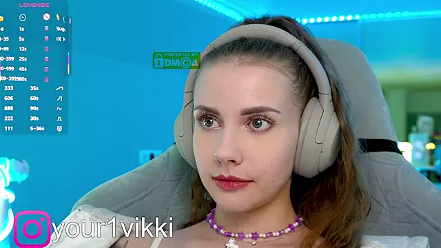 Snapshot of Vikki_Cheese chatting on February 8, 11:34 pm Vikki Cheese online show from February 8, 11:34 pm