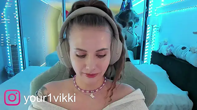 Snapshot of Vikki_Cheese chatting on February 14, 4:47 am Vikki Cheese online show from February 14, 4:47 am