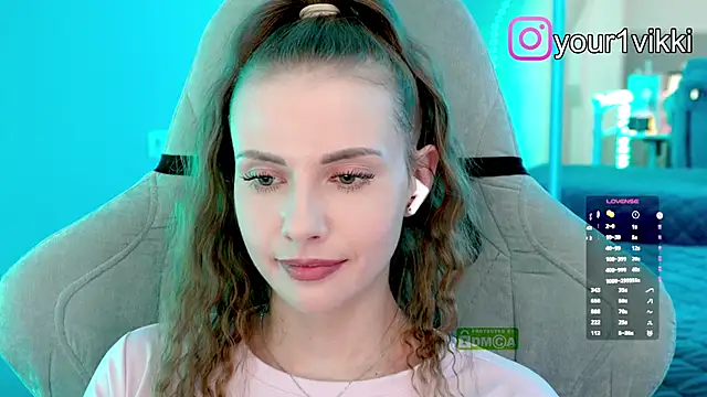 Snapshot of Vikki_Cheese chatting on November 12, 8:30 pm Vikki Cheese online show from November 12, 8:30 pm