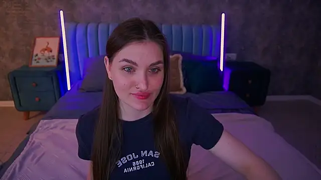 EmmyCharmm online show from April 5, 5:37 am