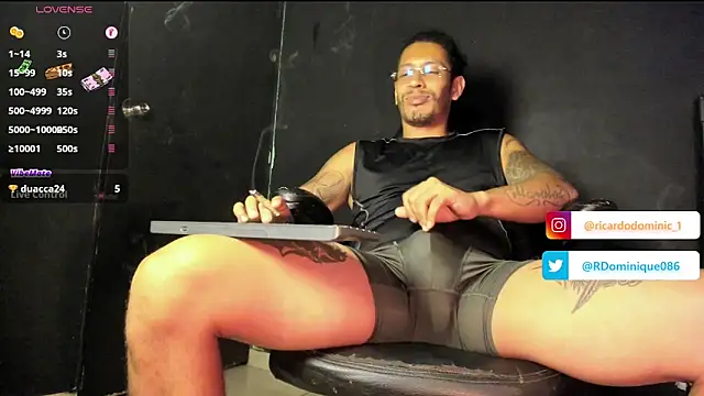 Snapshot of FuckHardlove chatting on April 29, 3:49 pm FuckHardlove online show from April 29, 3:49 pm