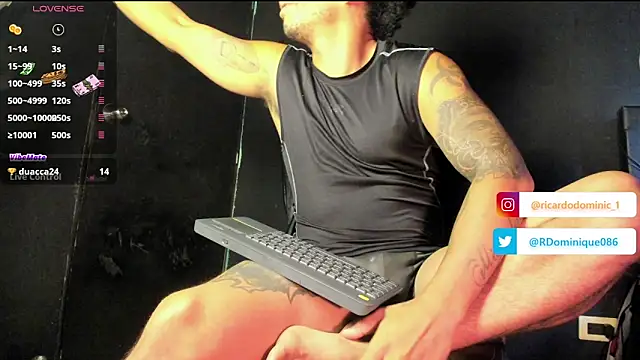 Snapshot of FuckHardlove chatting on April 29, 5:30 pm FuckHardlove online show from April 29, 5:30 pm