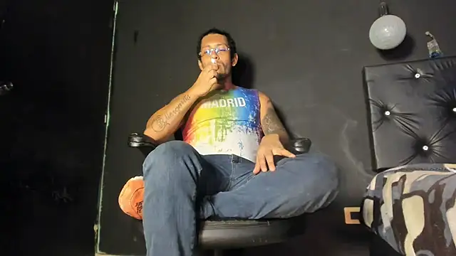 Snapshot of FuckHardlove chatting on June 26, 3:55 am FuckHardlove online show from June 26, 3:55 am