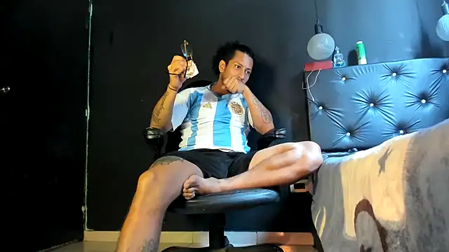 Snapshot of FuckHardlove chatting on July 29, 6:28 pm FuckHardlove online show from July 29, 6:28 pm