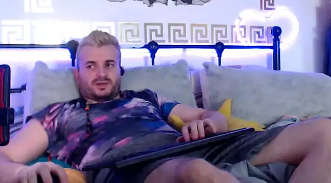 Snapshot of erotico69xxx chatting on February 27, 9:36 pm erotico69xxx online show from February 27, 9:36 pm