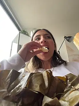 Ameellie online show from April 5, 4:26 pm