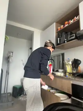 Ameellie online show from April 15, 3:30 pm