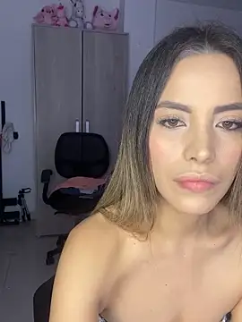 Snapshot of amelye_saens chatting on January 19, 11:10 pm amelye saens online show from January 19, 11:10 pm